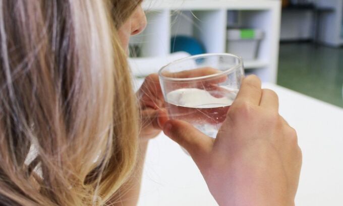Silná žízeň je jedním z hlavních příznaků cukrovky